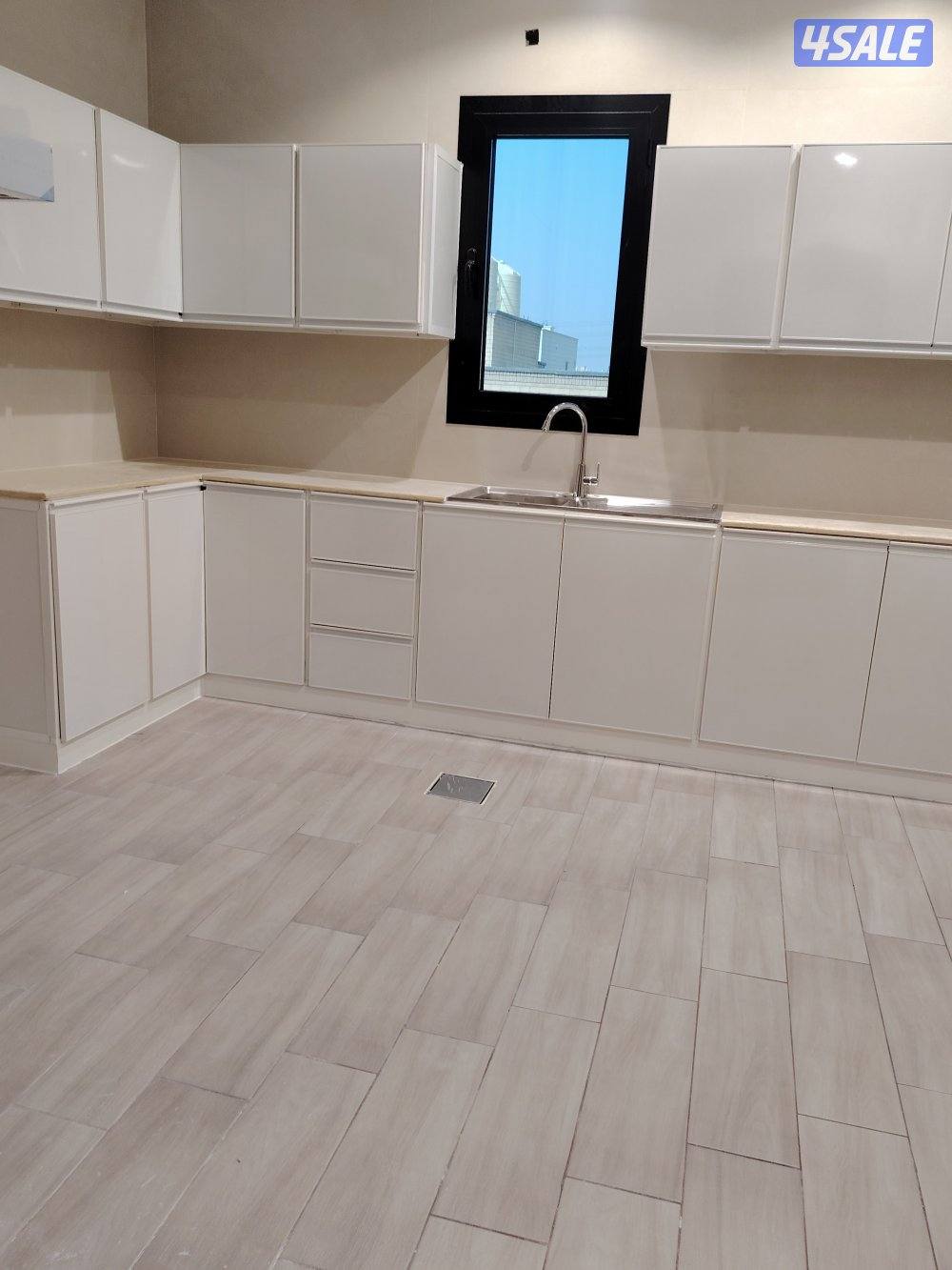 للإيجار شقة  ( أول ساكن ) بالدور الثاني 
العارضية قطعة 3 : 4 غرف نوم (2