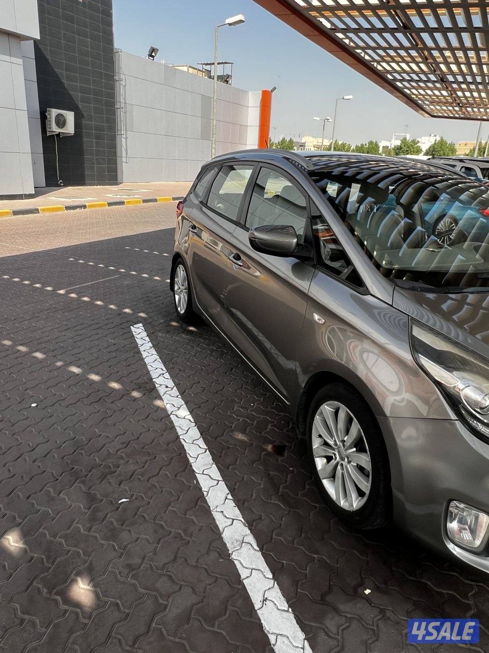 كيا كارينز 20158