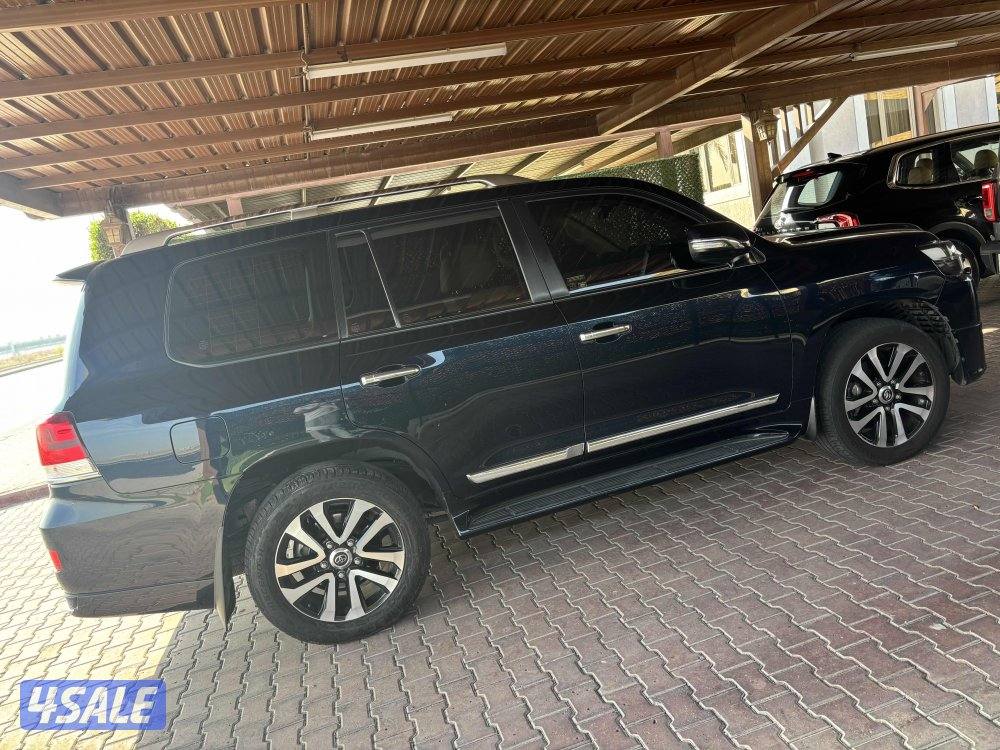 للبيع لاندكروزر قراند تورنق صبغ وكاله لونه كحلي3