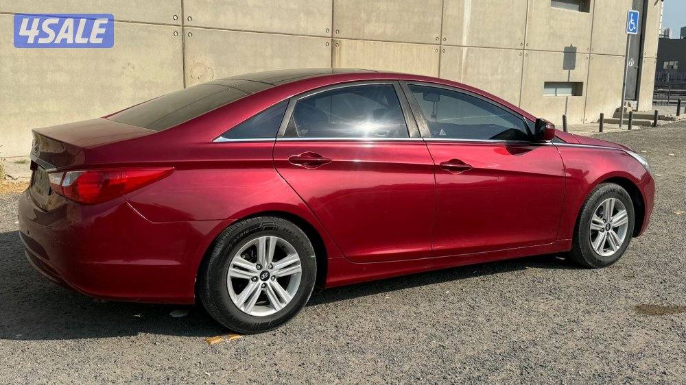 سوناتا بحالة الوكالة نظيفه جداً شرط الفحص قير ماكينه شاصي موديل ٢٠١٤4