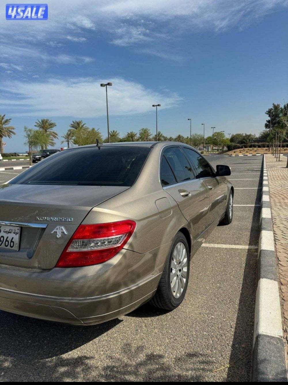 مرسيدس c200 للبيع4