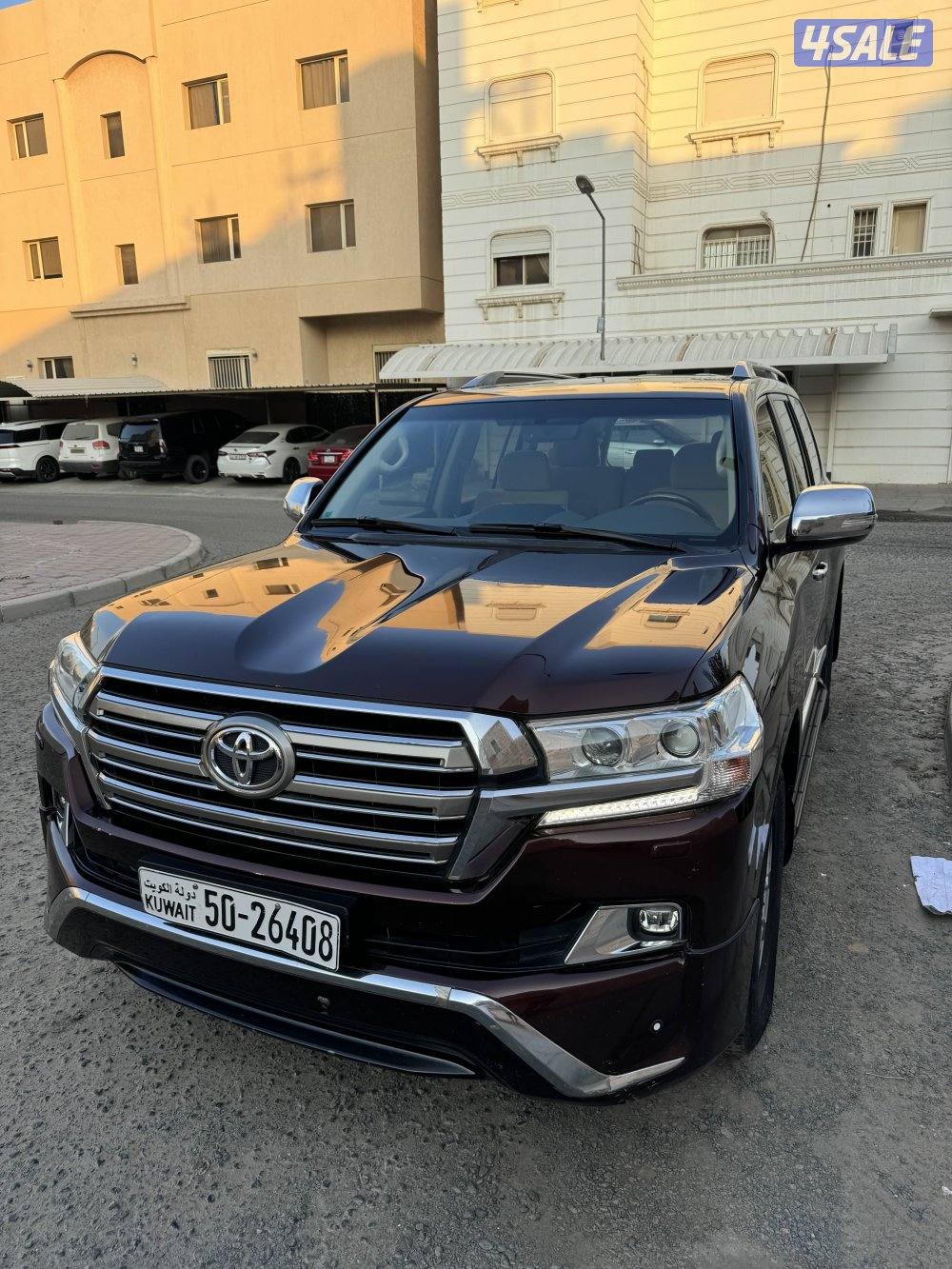 لاند كروزر موديل gxr 8v 20171