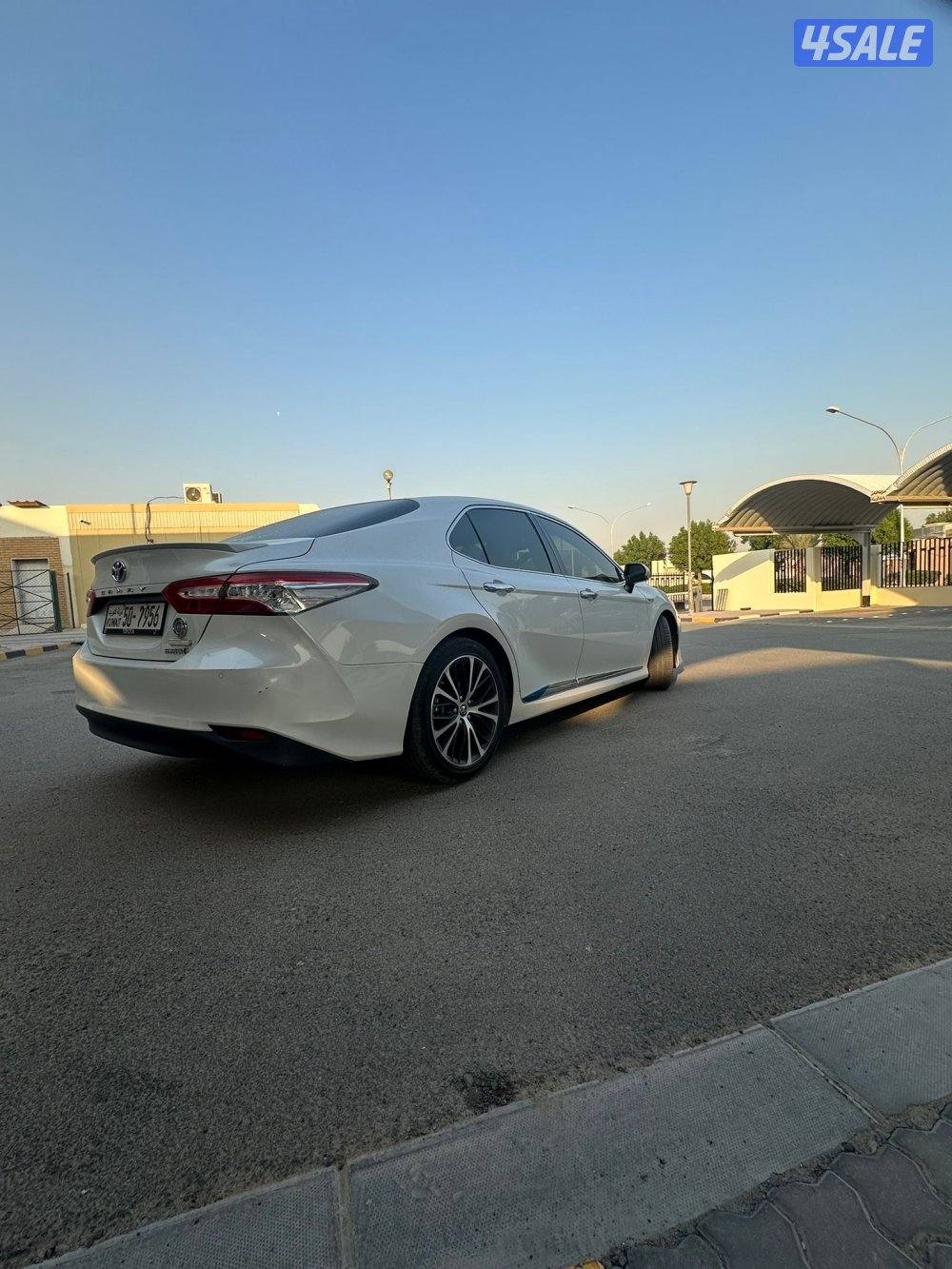 للبيع كامري 20183