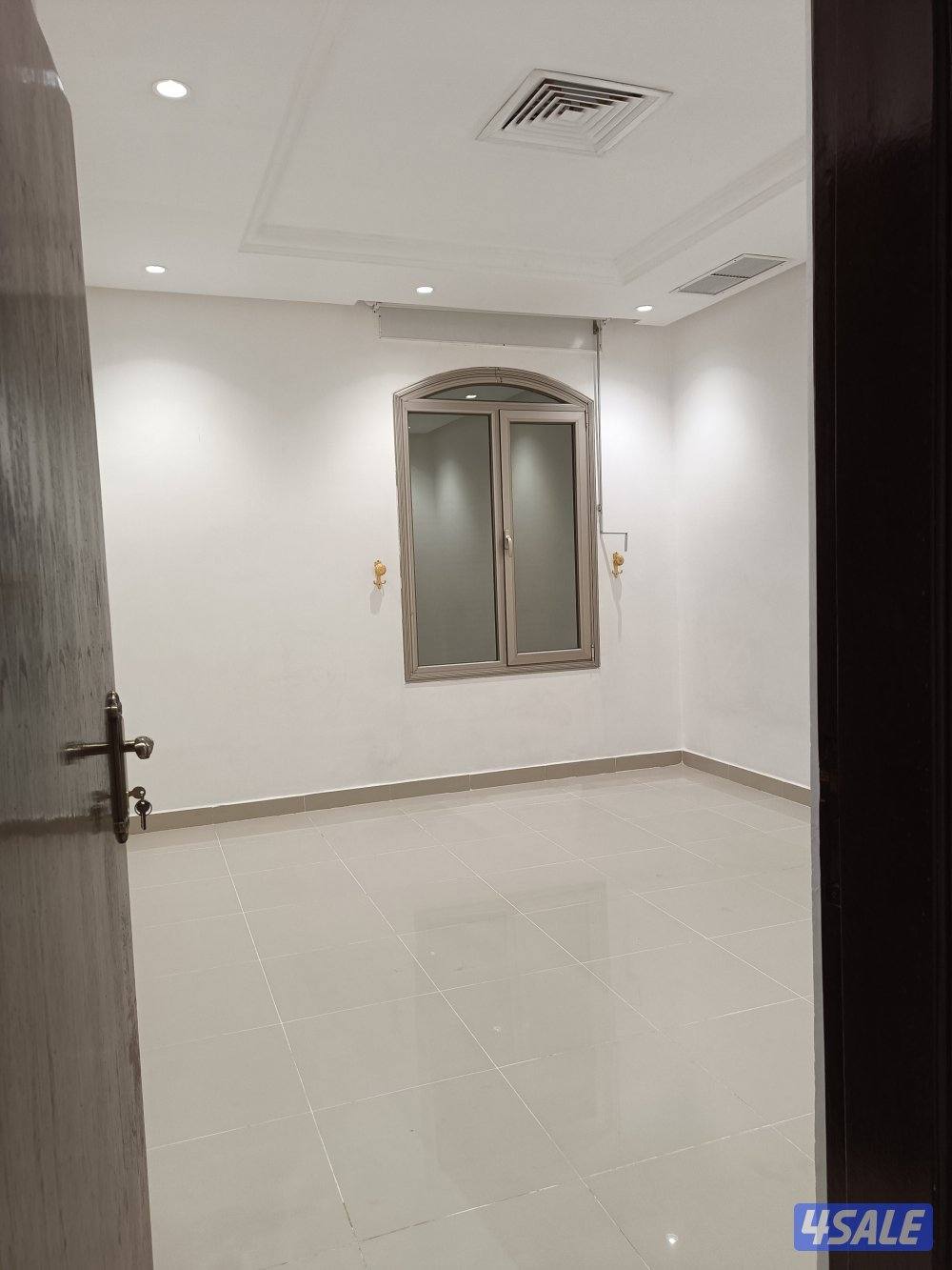 للايجار في جابر الاحمد قطعة ٢ شقة للمعاريس2