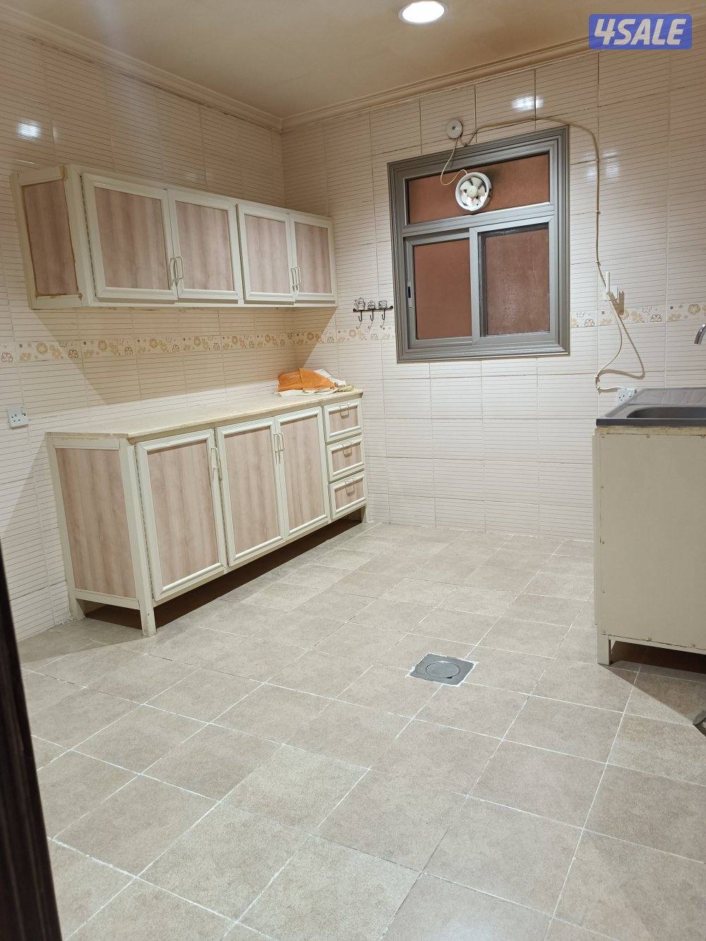 للايجار في جابر الاحمد قطعة ٢ شقة للمعاريس7