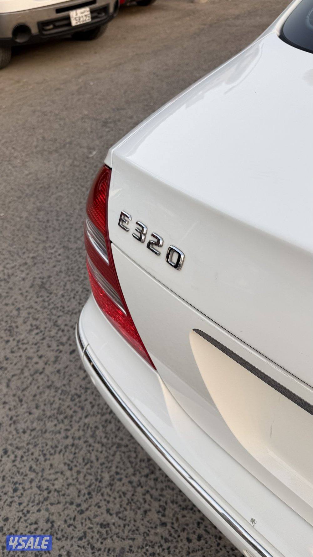 للبيع ليموزين E3201