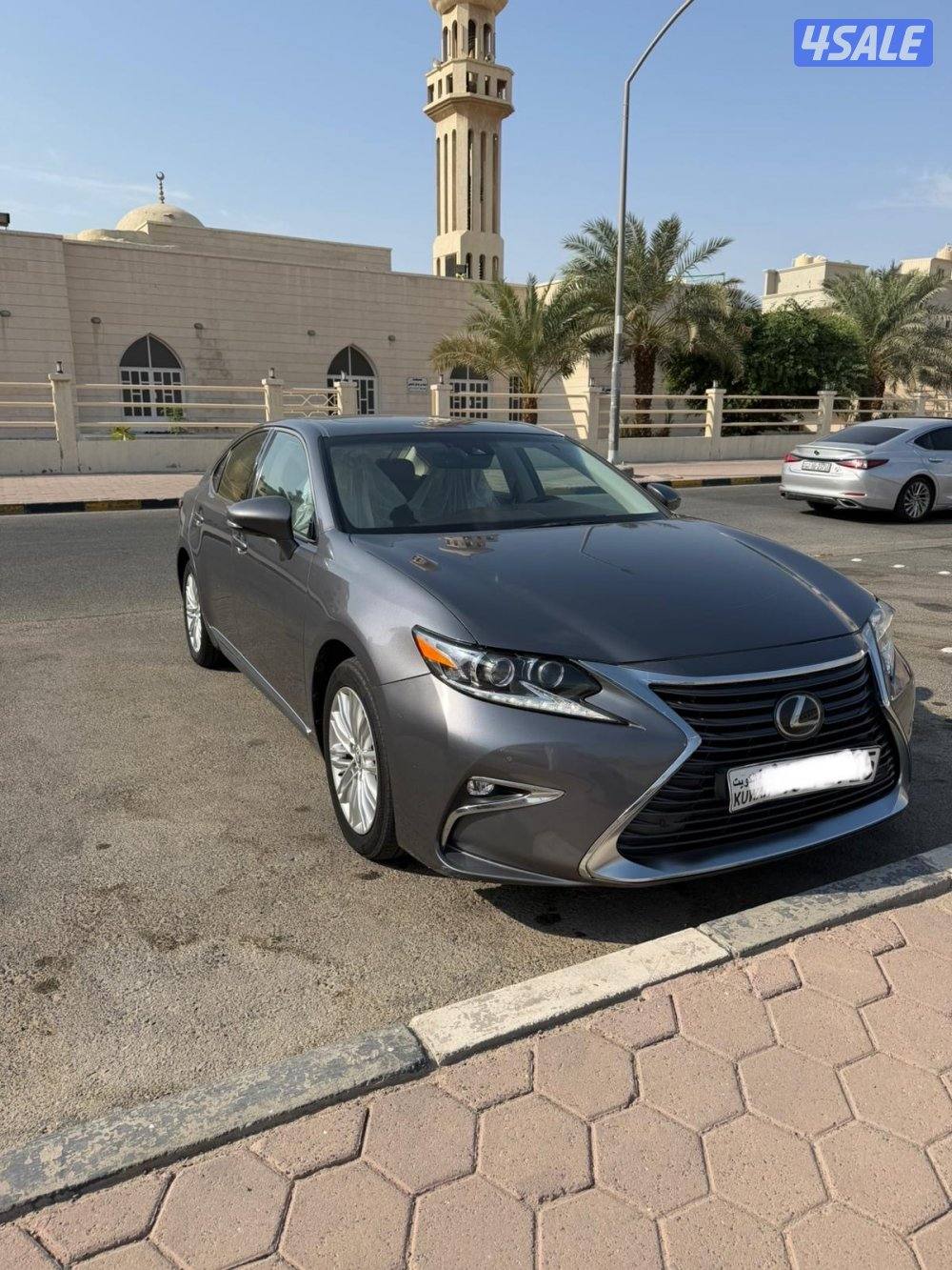 للبيع لكزس es250 موديل 20172
