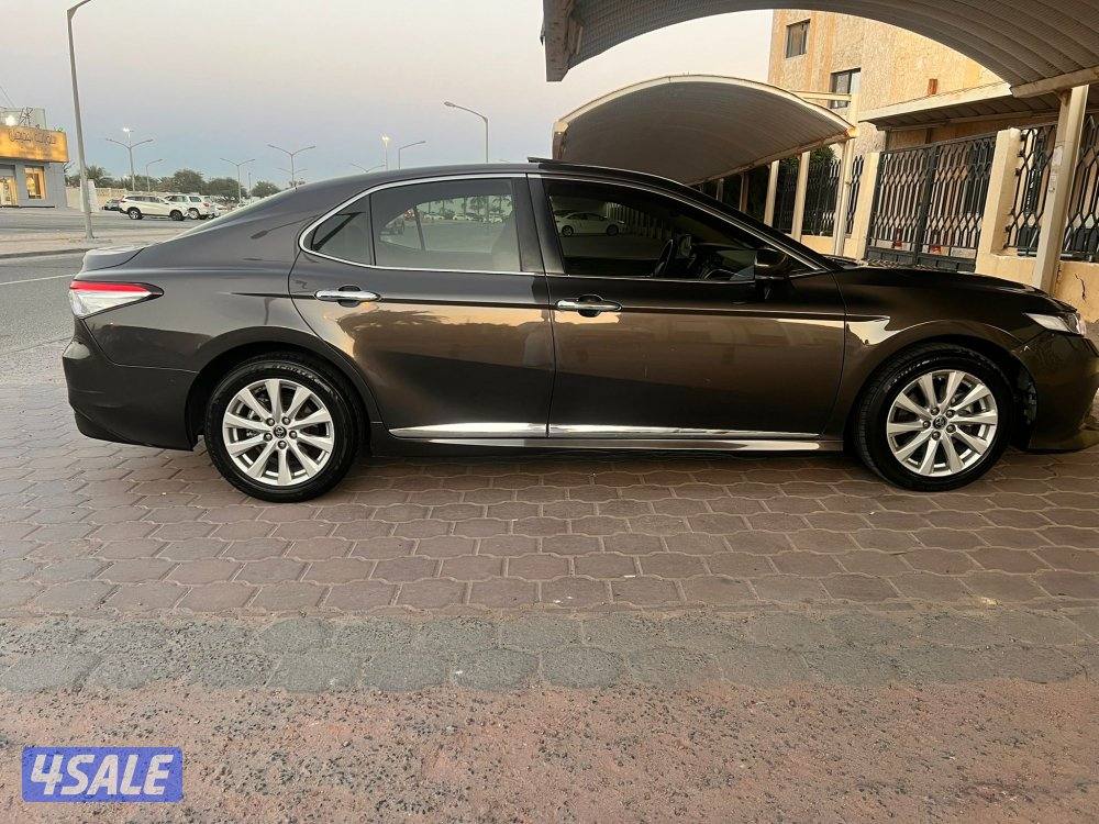 تويوتا الساير كامري - الفل فتحه GLE موديل 20194