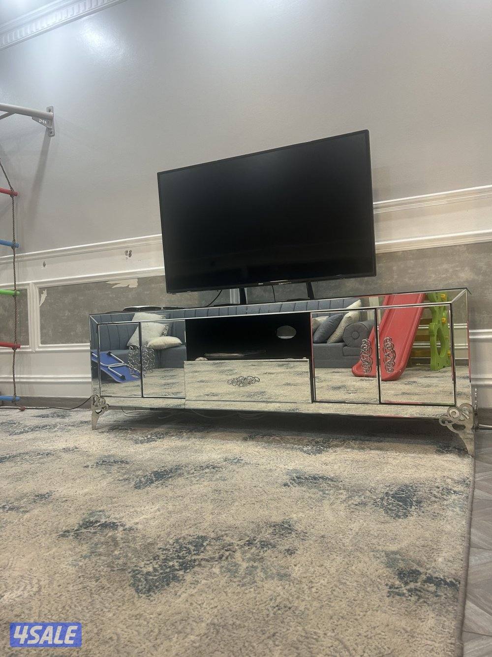 جلسه وطاولة تلفزيون وفرشه وتلفزيون0