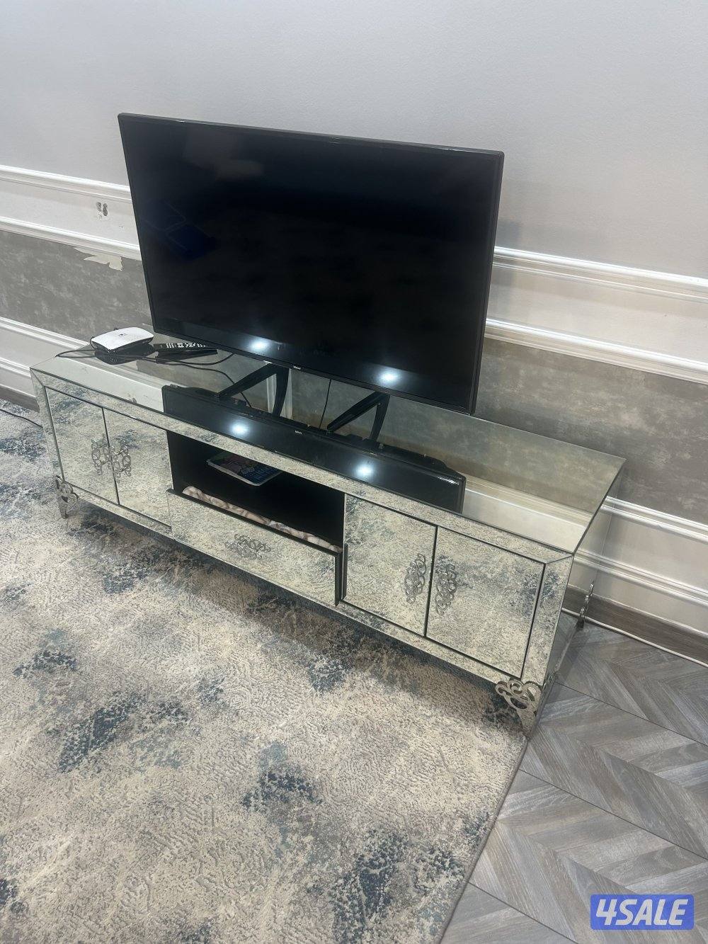 جلسه وطاولة تلفزيون وفرشه وتلفزيون1