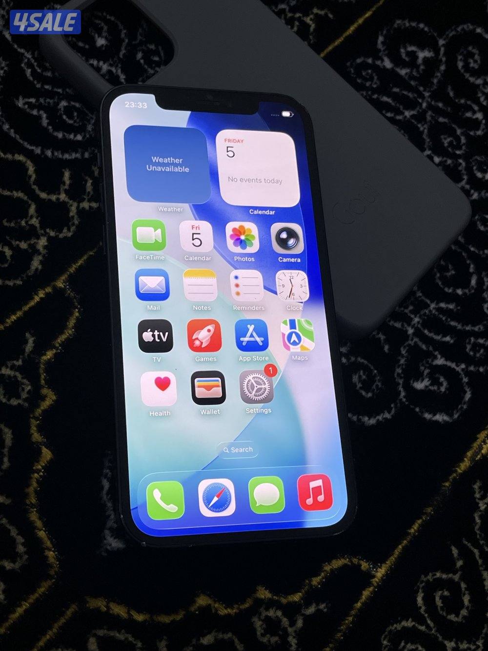 ايفون 12 اسود 256 قيقا بطارية 79 مو مفتوح ولا مصلح مع الاغراض كفر وشحن2