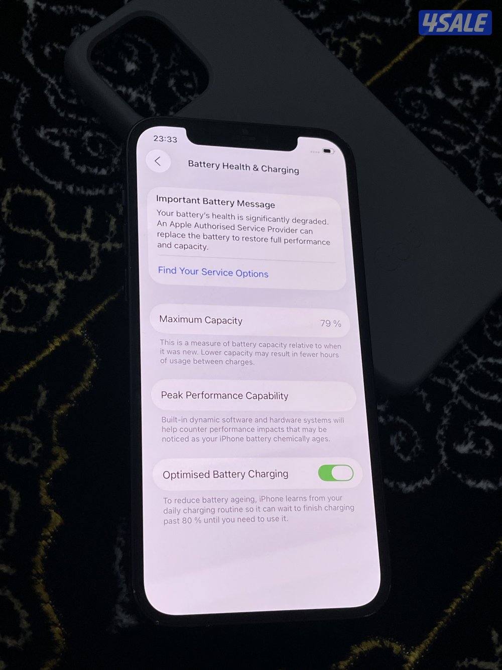 ايفون 12 اسود 256 قيقا بطارية 79 مو مفتوح ولا مصلح مع الاغراض كفر وشحن4