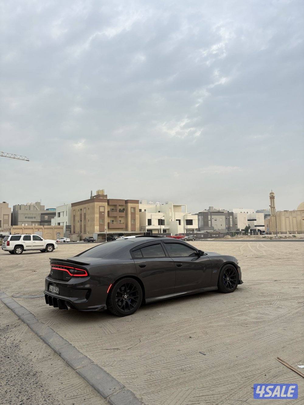 للبيع تشارجر SRT2