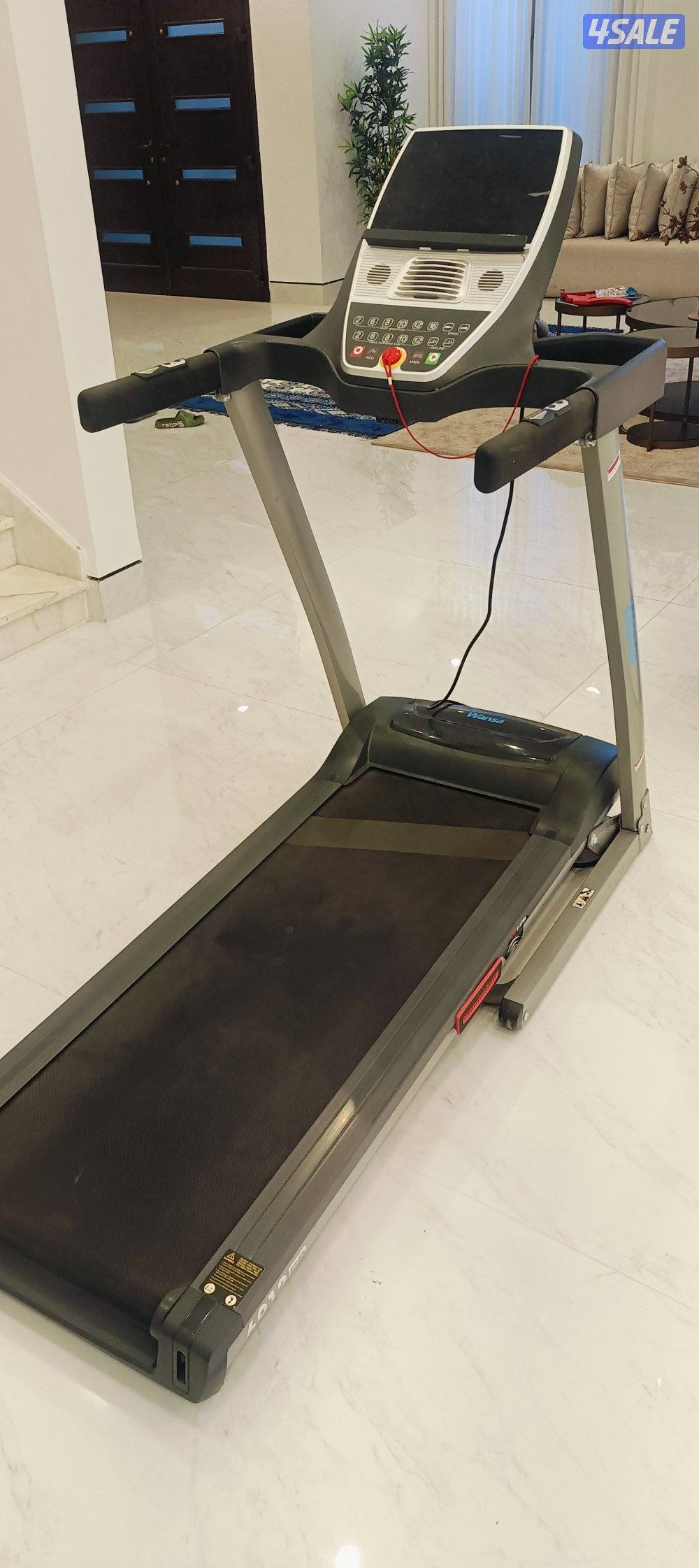 جهاز مشي نظيف جدا. استعمال خفيف .0