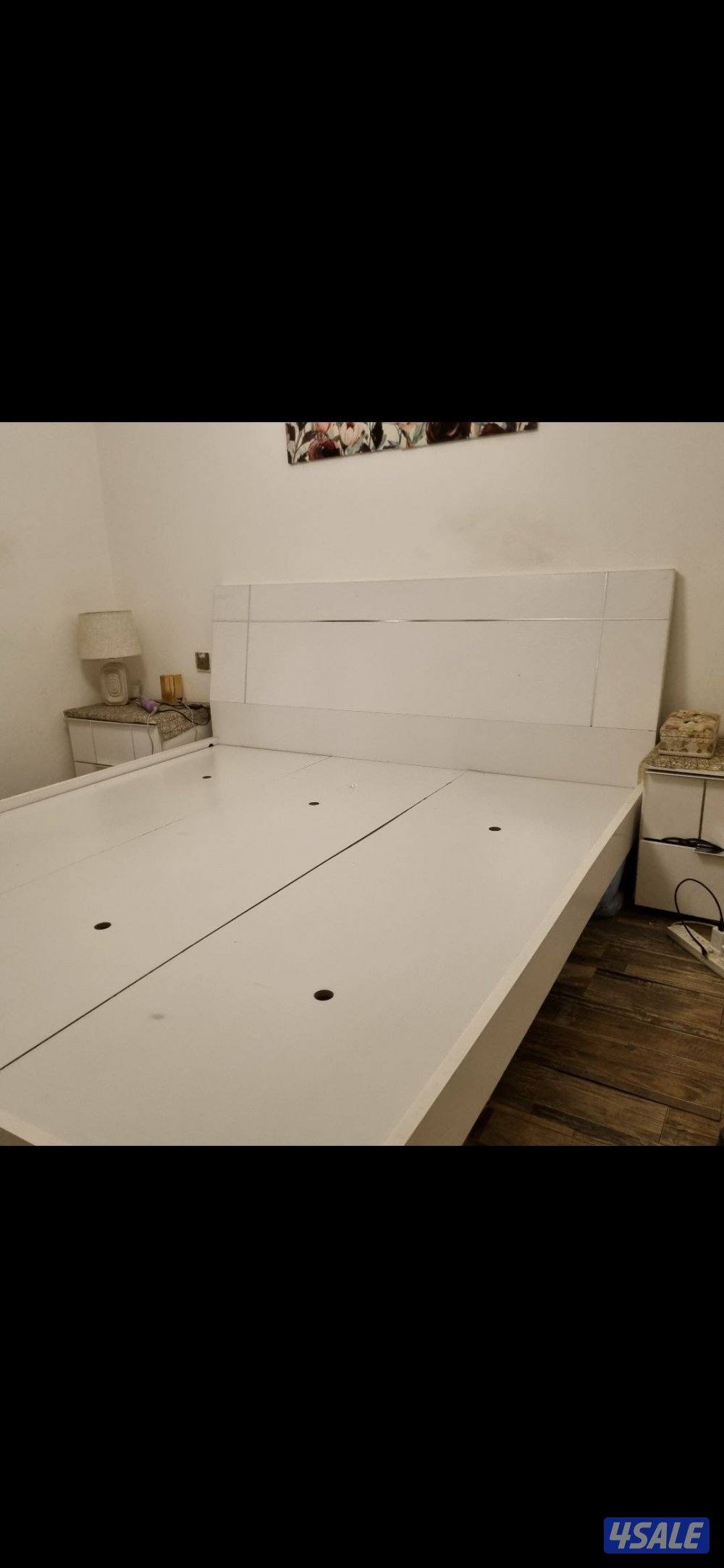 للبيع سرير نفرين مع السفنجه ب ب ٤٠ دينار0