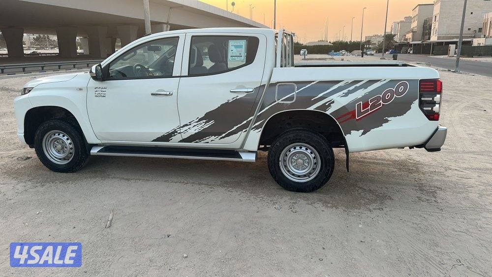 البيع وانيت مينسوبي موديل 2022 L2000 صبغ الوكاله قير عادي دبل شرط الفح0