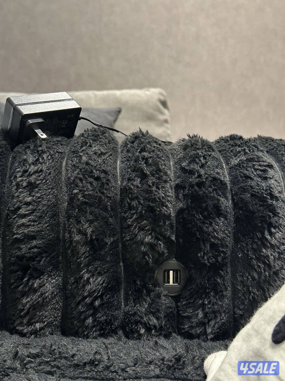 الكنبه نظيفه شاريها ب ٣٠٠ دينار من اشلي ، الصامل ماقصر معاه2