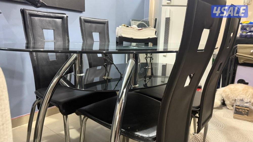طاولة طعام 2 رف زجاجي + اربع كراسي2