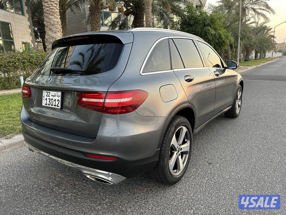 للبيع جيب مرسيدس حجم 300 GLC موديل 2018 صبغ الوكالة4