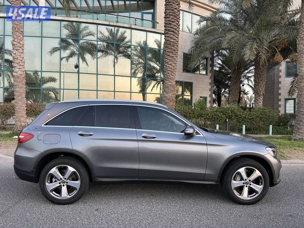 للبيع جيب مرسيدس حجم 300 GLC موديل 2018 صبغ الوكالة5