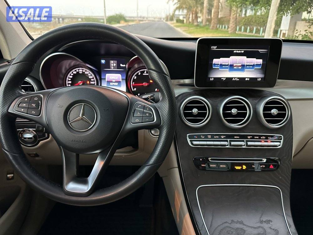 للبيع جيب مرسيدس حجم 300 GLC موديل 2018 صبغ الوكالة8