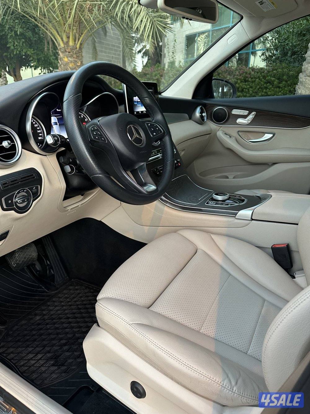 للبيع جيب مرسيدس حجم 300 GLC موديل 2018 صبغ الوكالة9