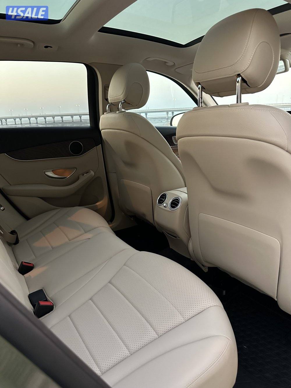 للبيع جيب مرسيدس حجم 300 GLC موديل 2018 صبغ الوكالة11