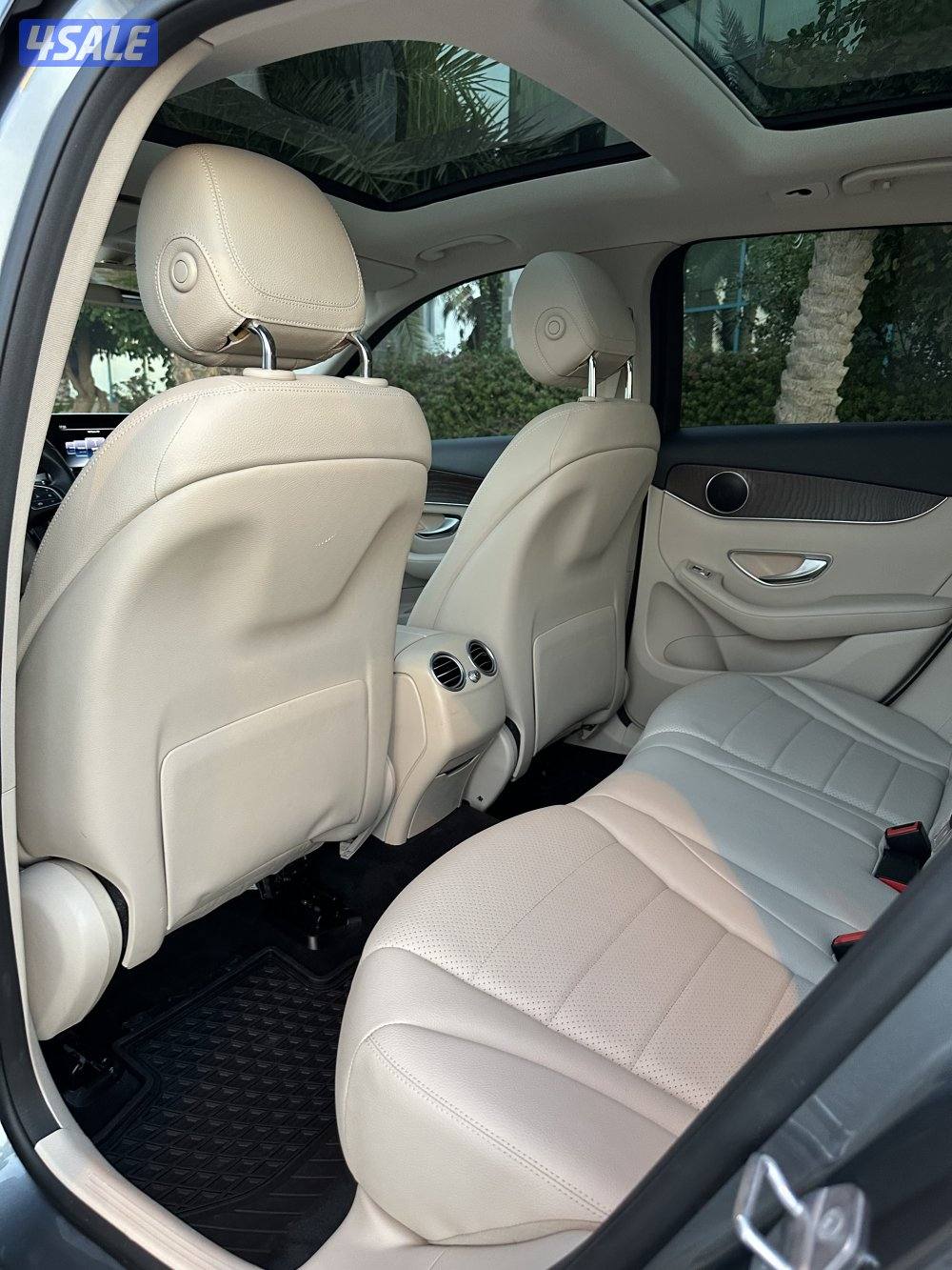 للبيع جيب مرسيدس حجم 300 GLC موديل 2018 صبغ الوكالة12