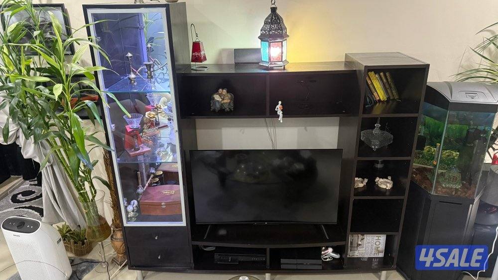 للبيع مكتبة تليفزيون ايكيا بحالة فوق الممتاز0