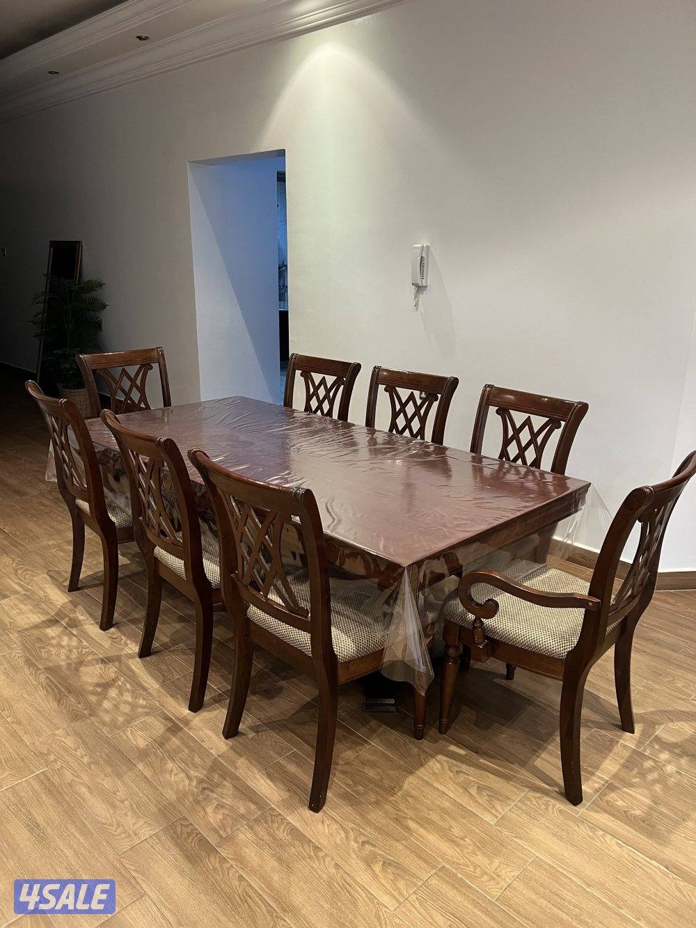 للبيع طاولة طعام0