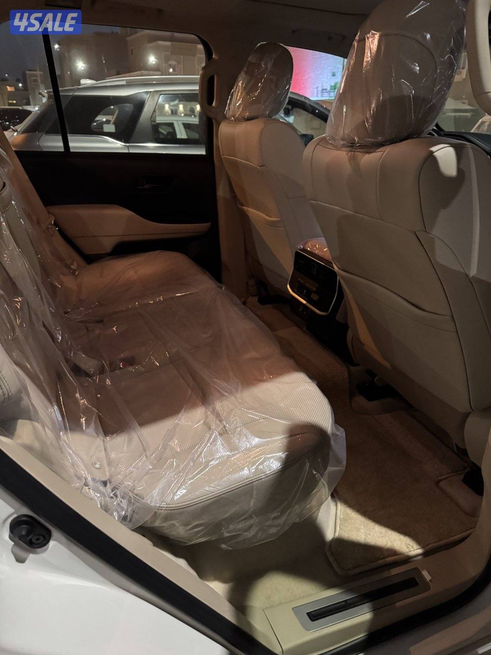 لاندكروز الساير 2024 ماشي 10 الالف فقط4