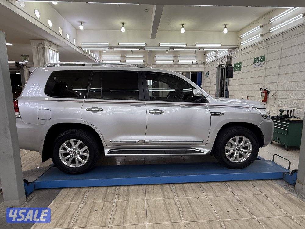 للبيع لاند كرورز جي اكس آر 20213