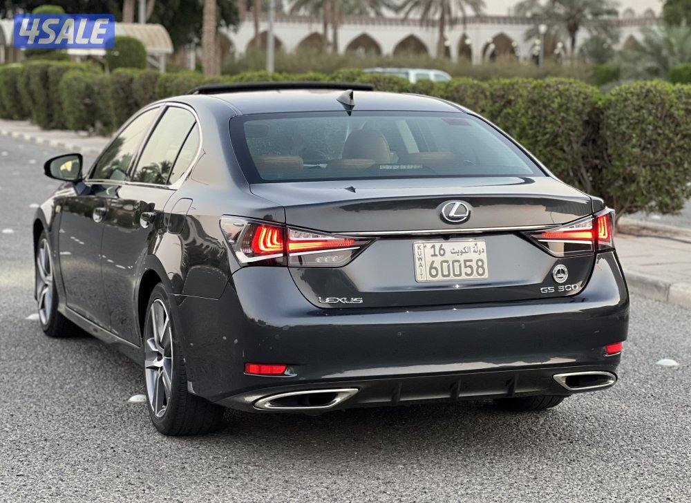 لكزس GS300 موديل 2019 عداد (65) الف فقط وارد الوكاله شرط الفحص2