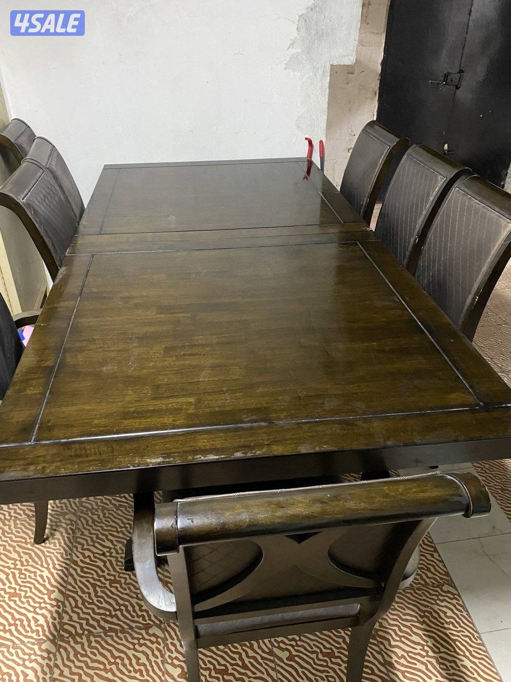 طاولة طعام0