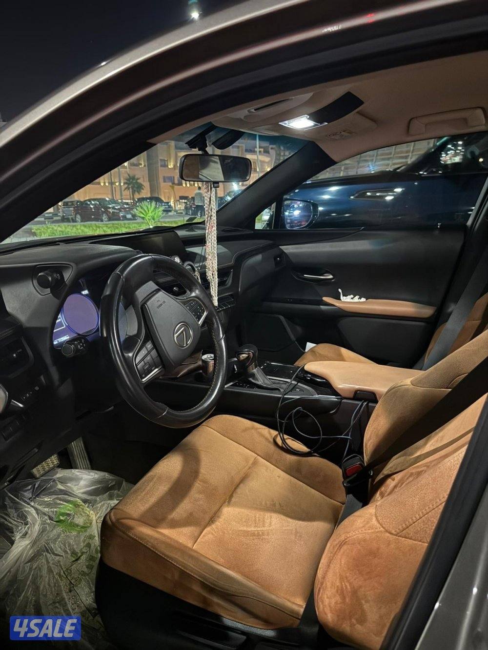 للبيع لكزس UX 2019  صبغ وكاله3