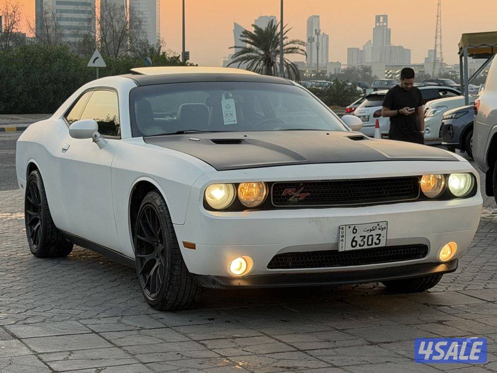 للبيع تشالنجر 2012 بحالة ممتازة0