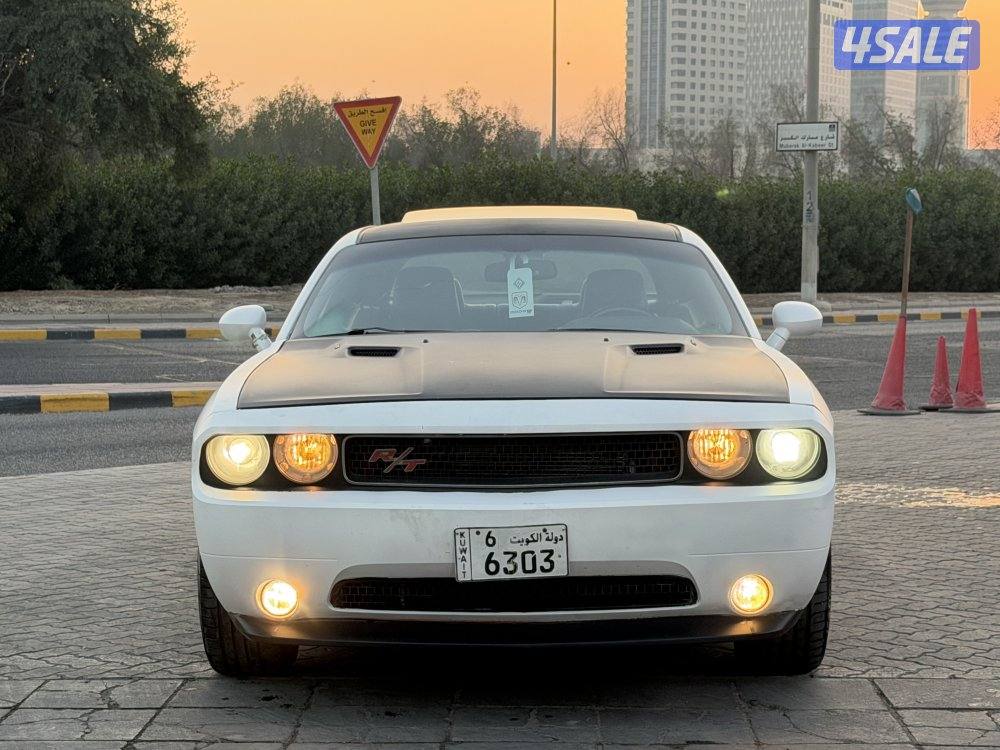 للبيع تشالنجر 2012 بحالة ممتازة4