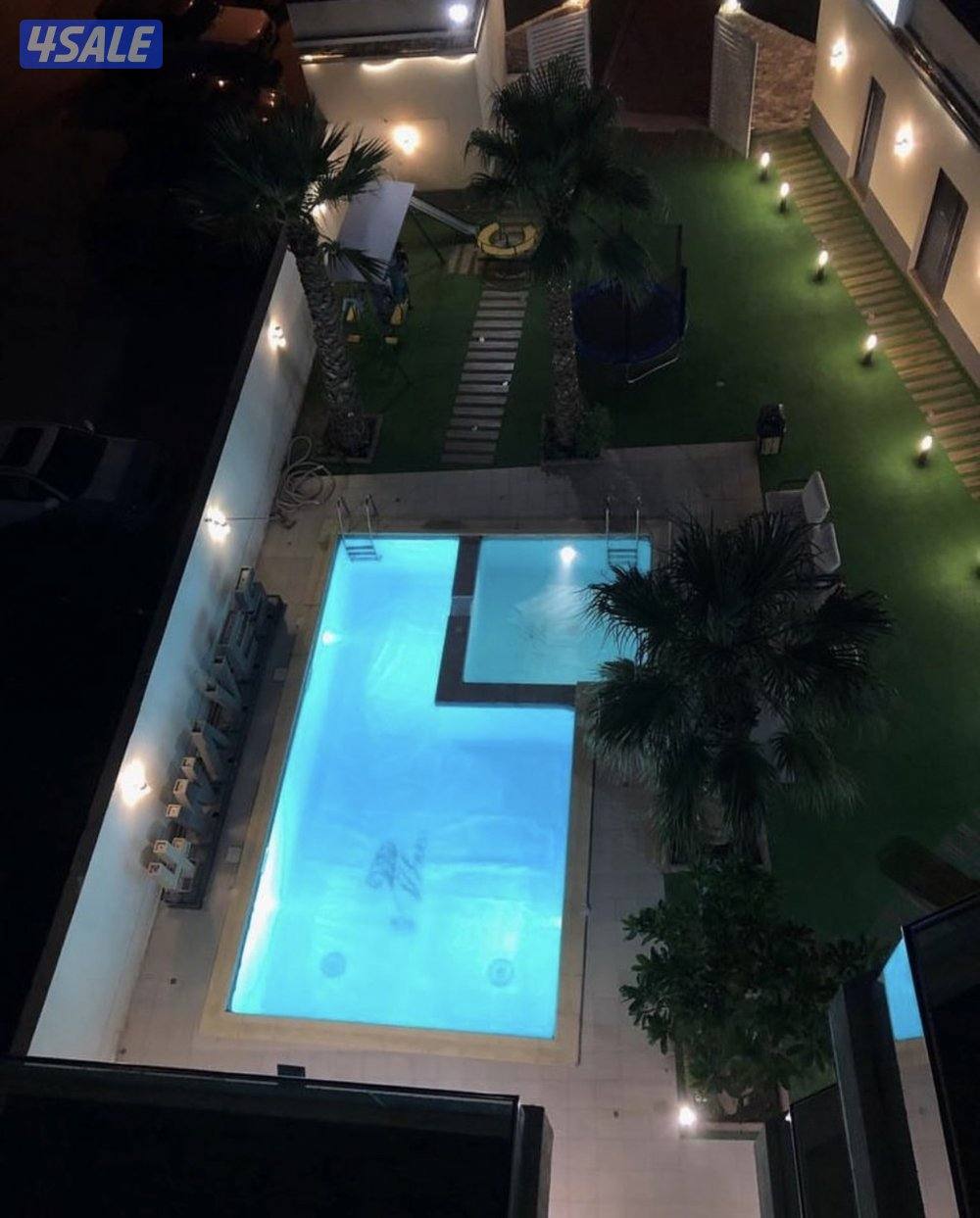 للايجار شاليهات برايفت وشقق عالخور شباب عوايل متوفر راس السنه بأسعار 🔥8