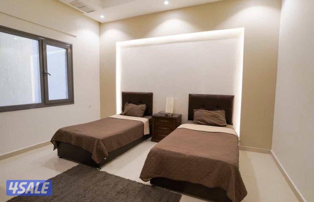 للايجار شاليهات برايفت وشقق عالخور شباب عوايل متوفر راس السنه بأسعار 🔥9