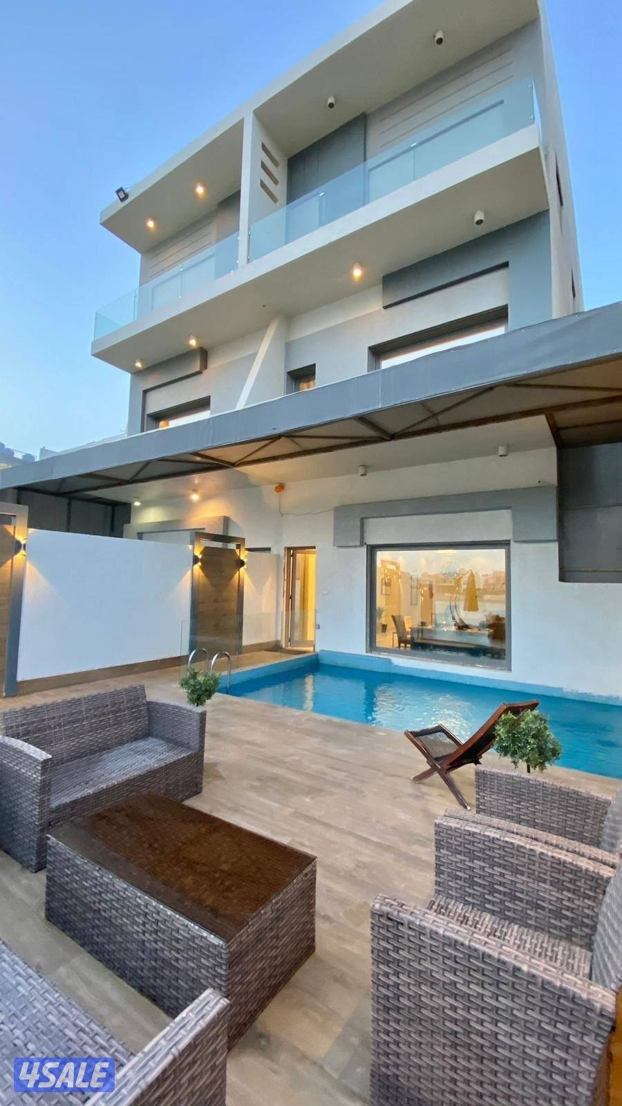 للايجار شاليهات برايفت وشقق عالخور شباب عوايل متوفر راس السنه بأسعار 🔥11