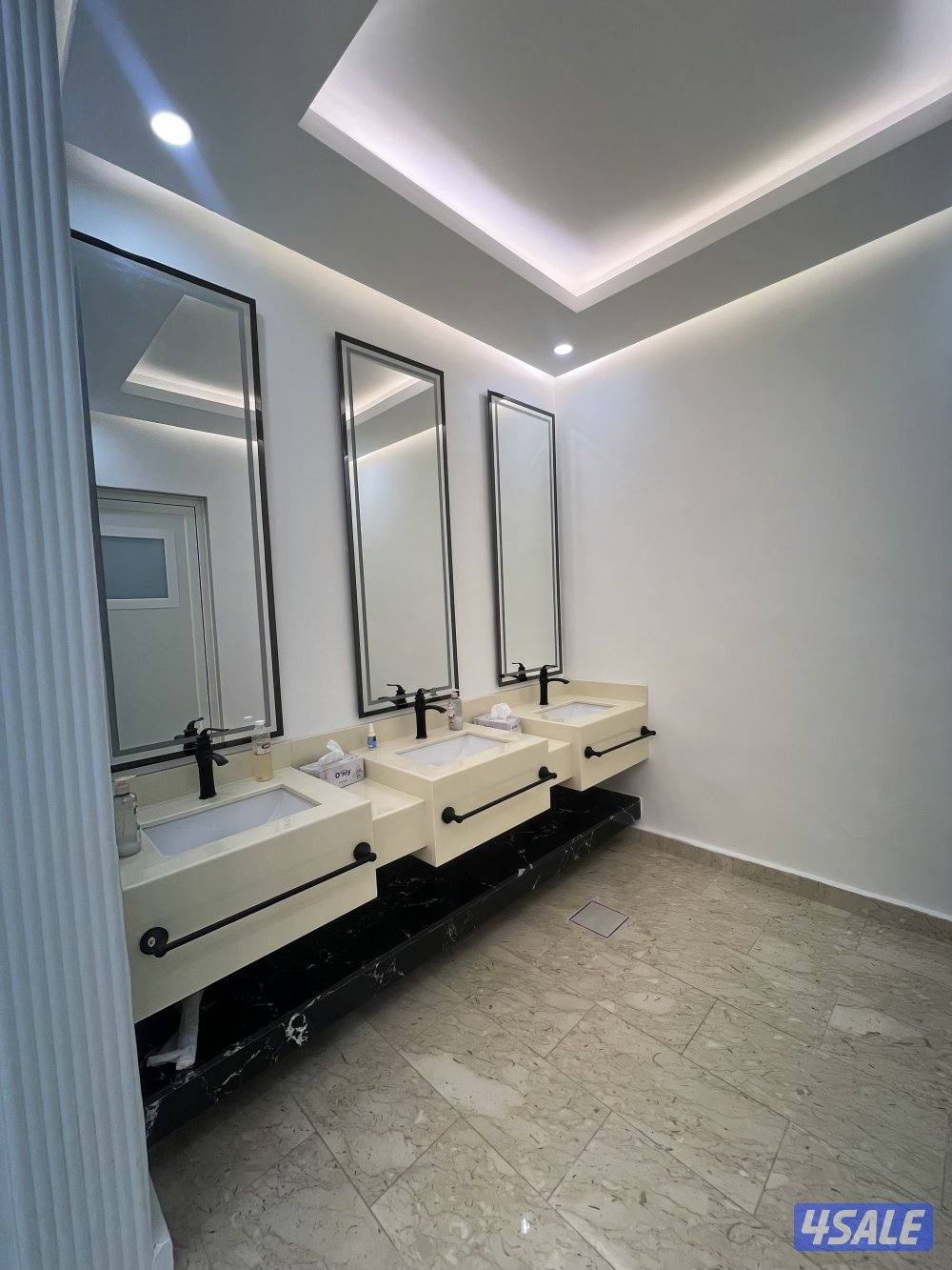 للبيع فيلا ام الهيمان تكيف مركزي2