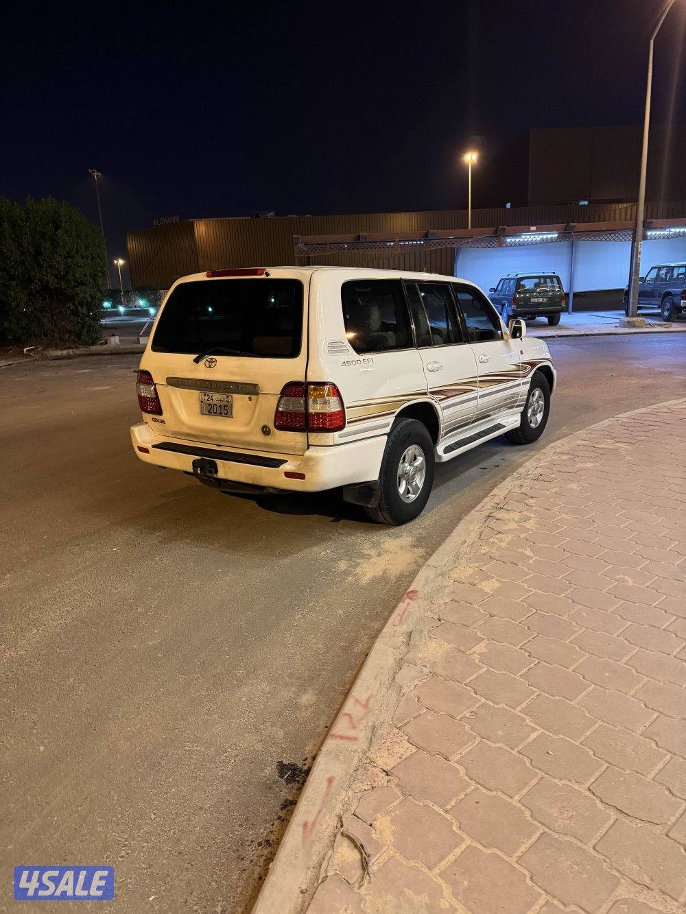 للبيع لاندكروز ٢٠٠٦ قير عادي2