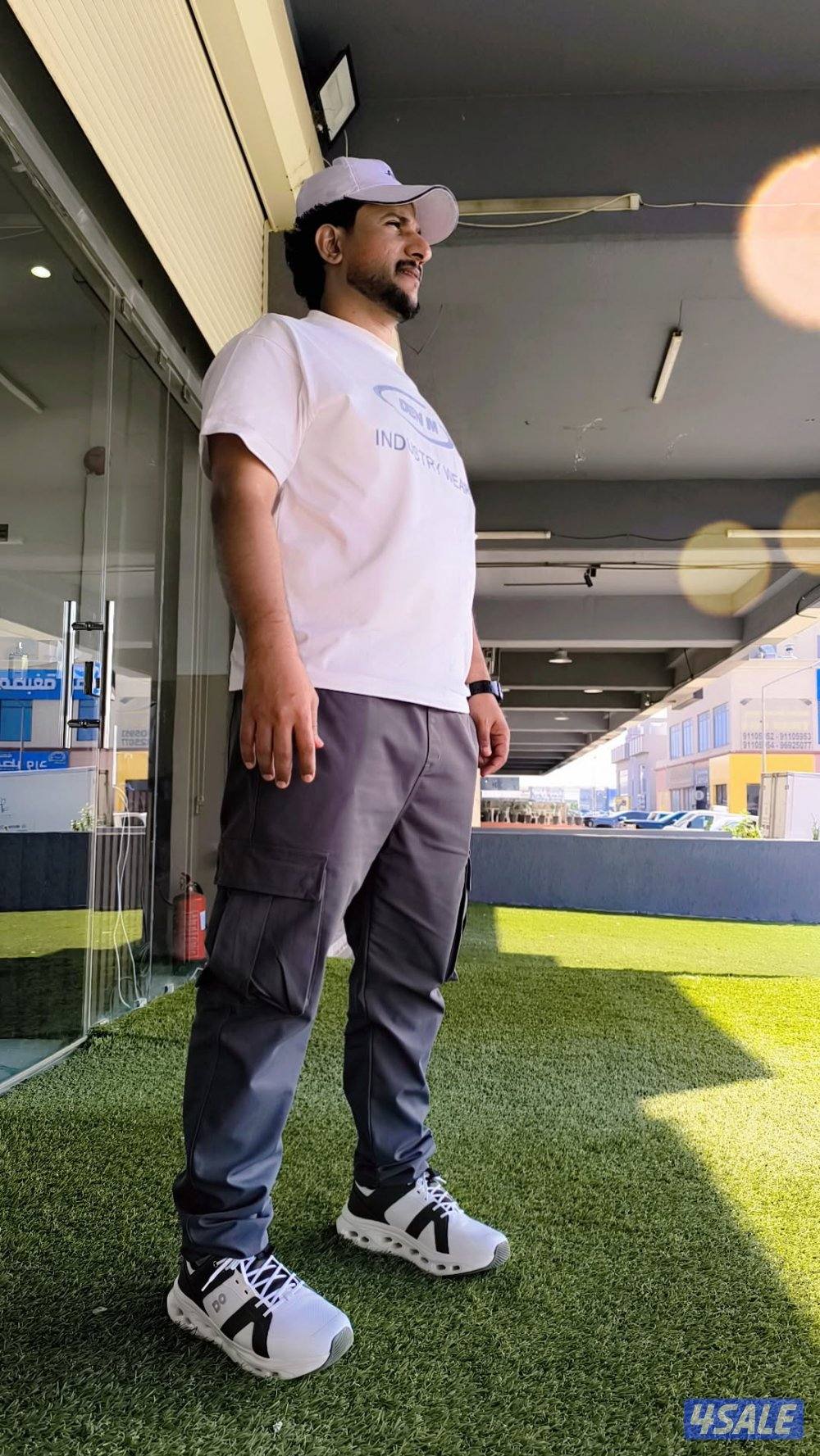 شاب من جنوب اليمن يبحث عن عمل حر3