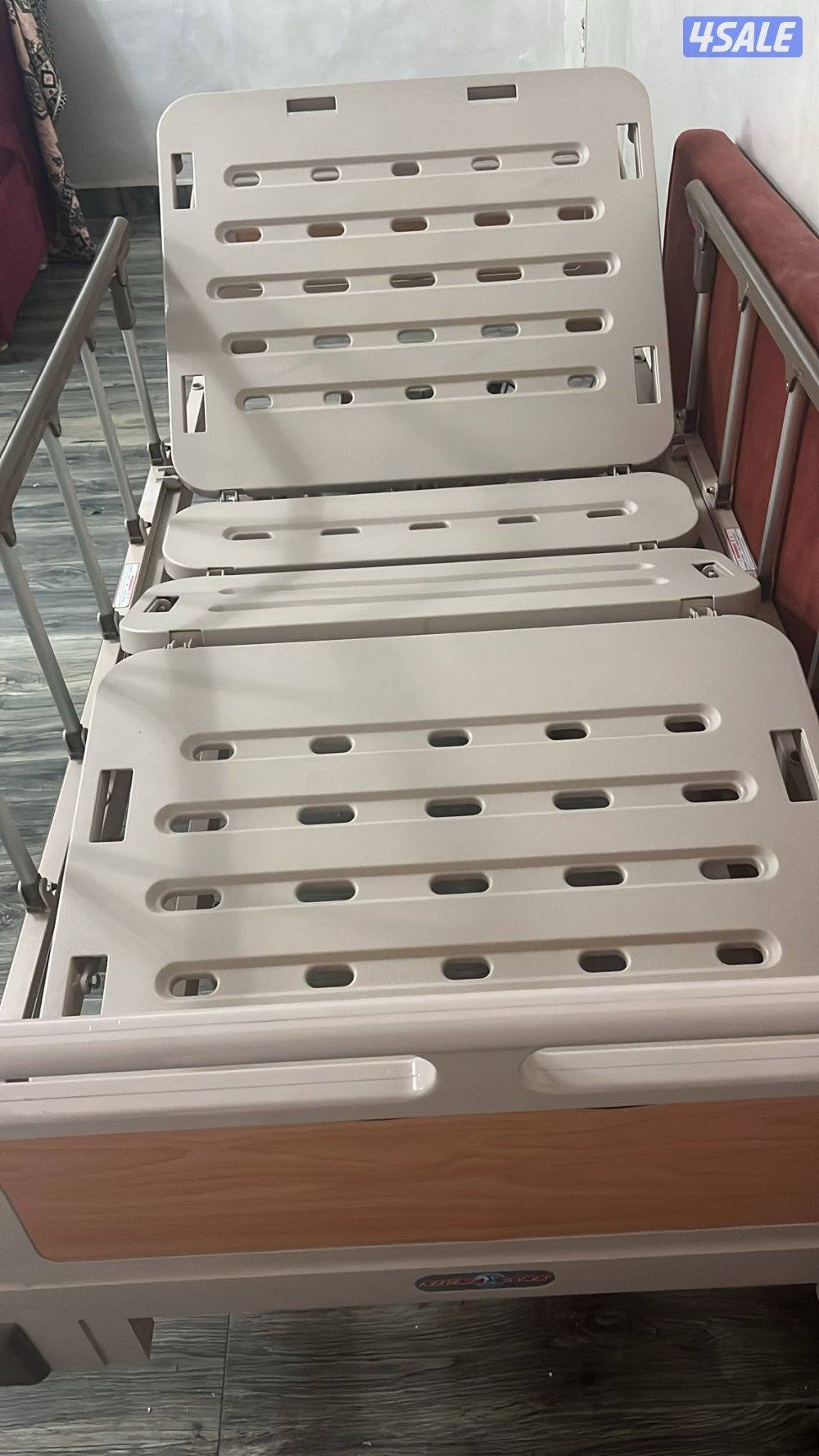 للبيع سرير طبي كهربائي بالريموت0