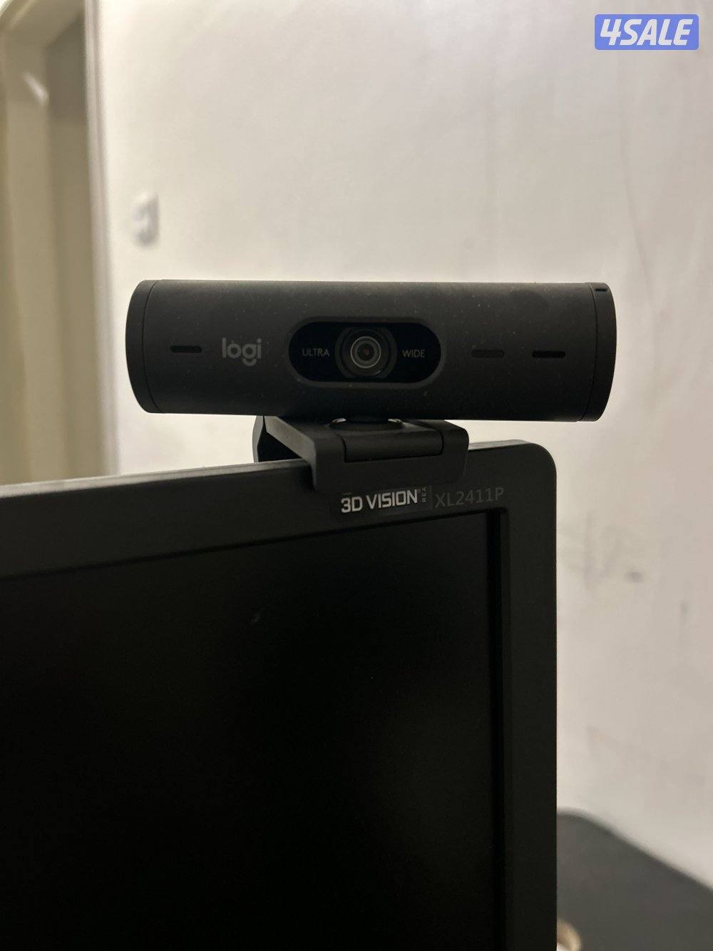 عرض قوي طاولة قيمنق و شاشه 144 هيرتز وكرسي قمينق مريح1