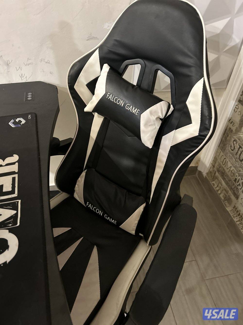 عرض قوي طاولة قيمنق و شاشه 144 هيرتز وكرسي قمينق مريح2