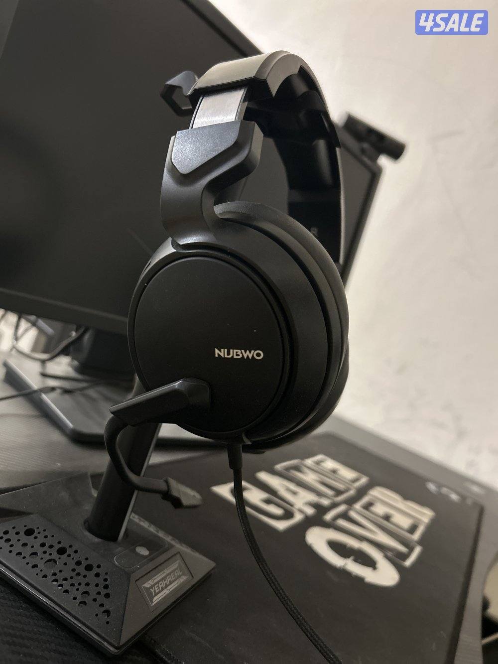 عرض قوي طاولة قيمنق و شاشه 144 هيرتز وكرسي قمينق مريح3