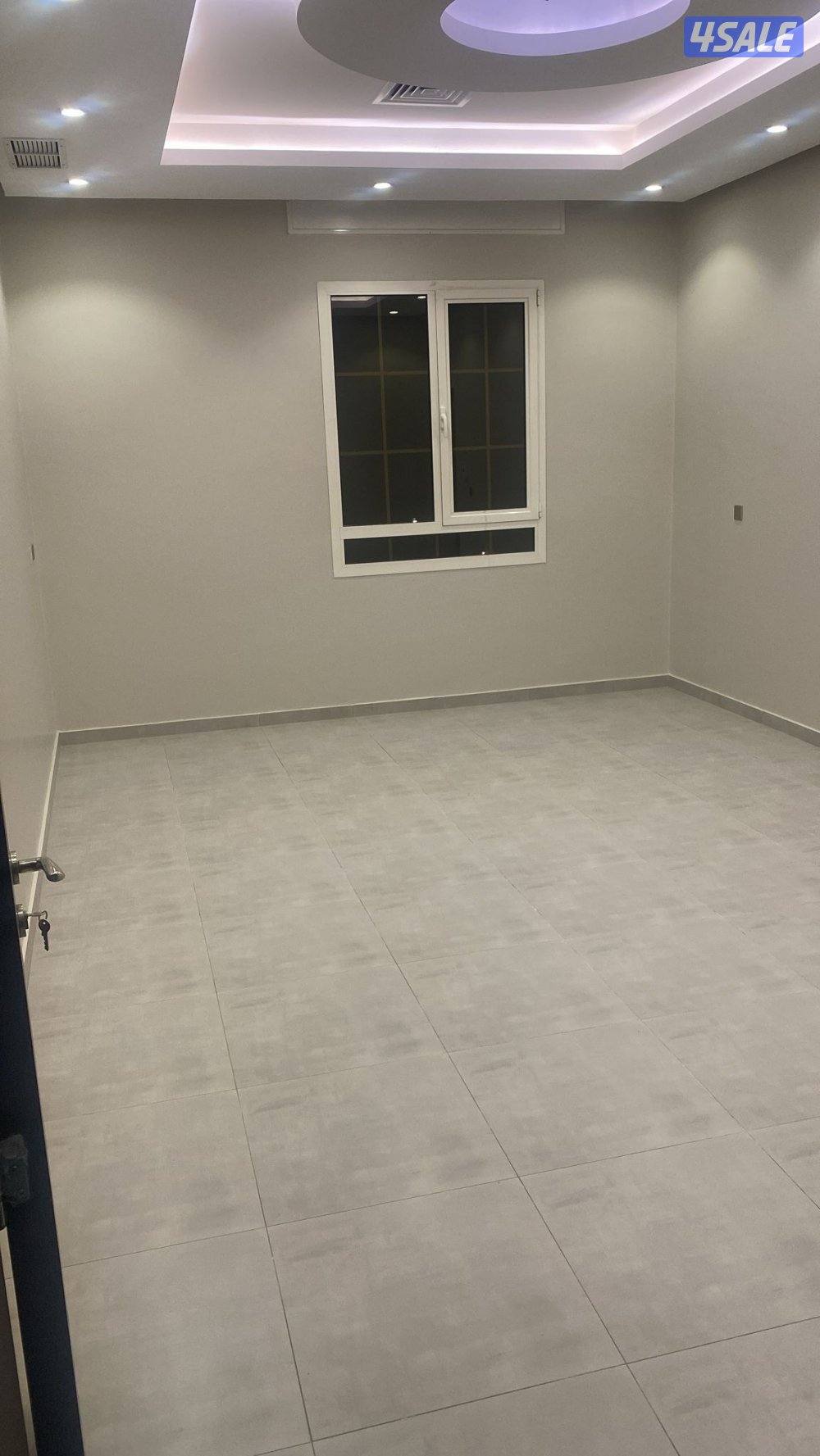 شقه للايجار غرب عبدالله مبارك للمعاريس كويتين فقط4