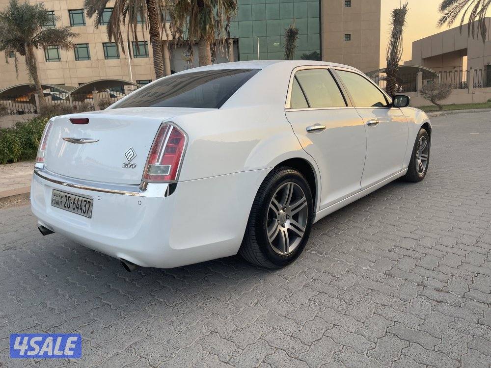 للبيع دوج كرايسلر C300 هيمي 8 سلندر ( واتساب فقط )0