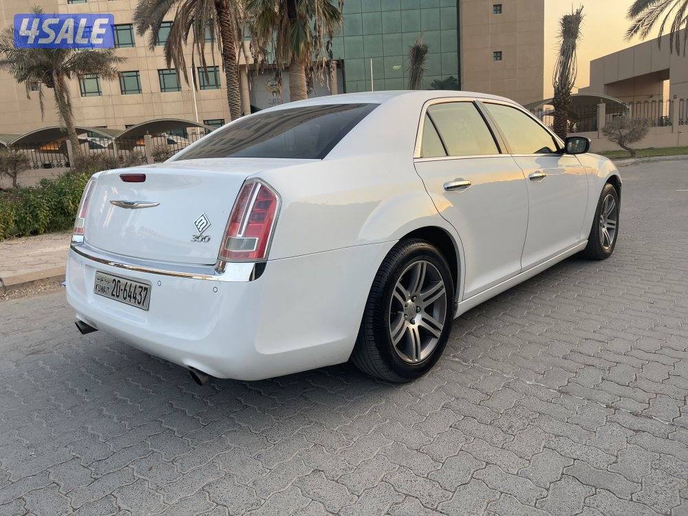 للبيع دوج كرايسلر C300 هيمي 8 سلندر ( واتساب فقط )3